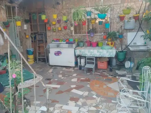 AMPLIA CASA 2 DORMITORIOS CON PATIO AV. DEL ROSARIO Y AV. SAN MARTÍN