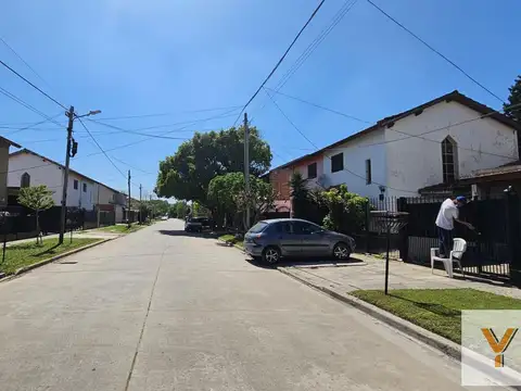 Hector Panizza e/ Pasaje Correa y Pasaje de Michelis