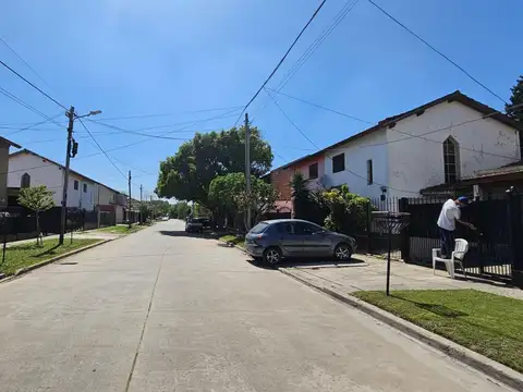 Hector Panizza e/ Pasaje Correa y Pasaje de Michelis