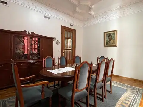 Casa 8 ambientes con 4 baños