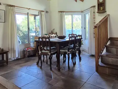 Casa 5 ambientes con 2 baños