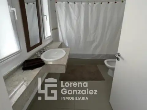 Casa 5 ambientes con 6 baños
