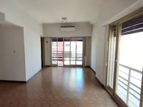 Departamento 3 Amb Amplio C/Cochera Garibaldi 206 4º Fte