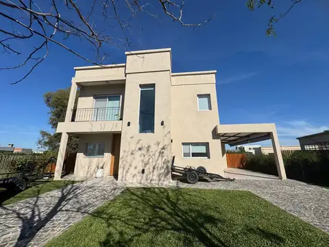Casa premium con pileta en lote de 800m2 fondo verde - PILAR DEL ESTE