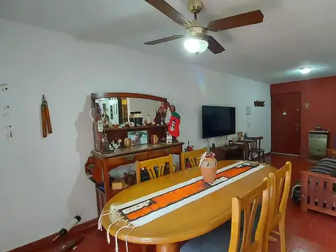 Departamento en  Venta 4 Amb con patio y cochera