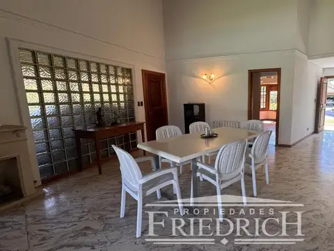 Casa 5 ambientes con 3 baños