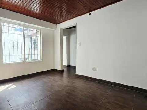 Venta PH 2 ambientes con patio, planta baja Munro