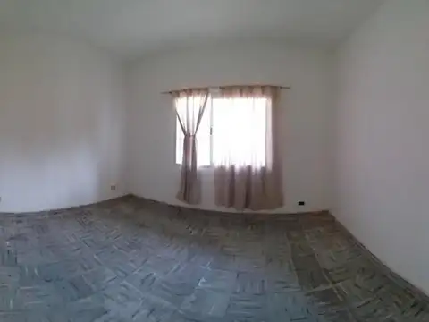 Casa en Alquiler con 1 cochera