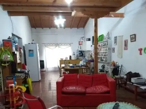 Casa 5 ambientes con 2 baños