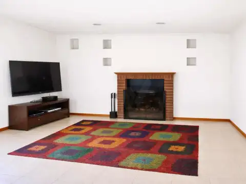 Precio de Oportunidad: Casa de 4 Dormitorios con Quincho Independiente en El Carmencito