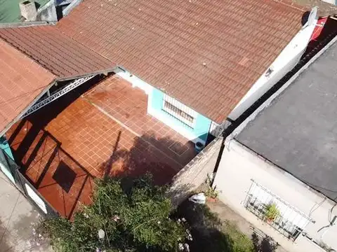 Casa 6 ambientes con 2 baños