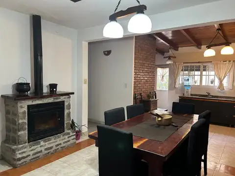 Casa 5 ambientes con 3 baños