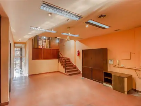 Oficina en Alquiler con 1 cochera