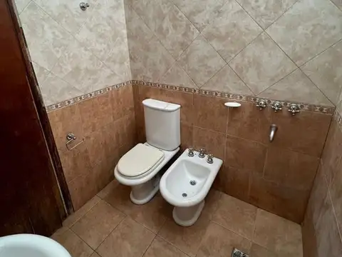 VENTA CASA 3 DORMITORIOS Y MONOAMBIENTE