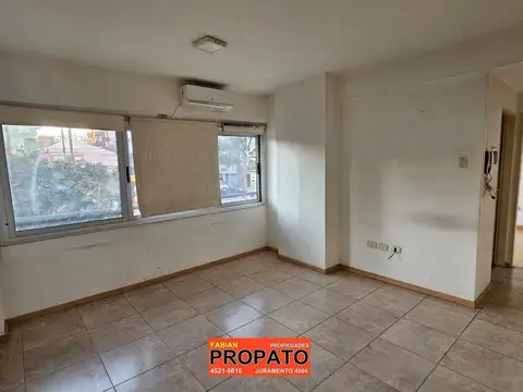 Oficina de 2 ambientes moderna apto varios rubros al frente en excelente ubicación y luminosidad 