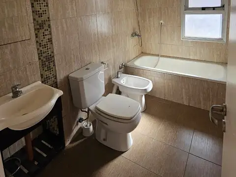 Oficina de 2 ambientes moderna apto varios rubros al frente en excelente ubicación y luminosidad 
