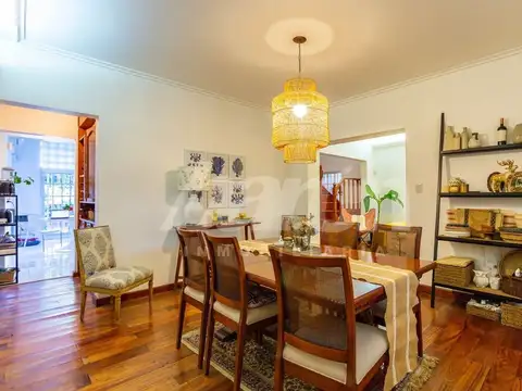 Casa en Venta con 2 cocheras