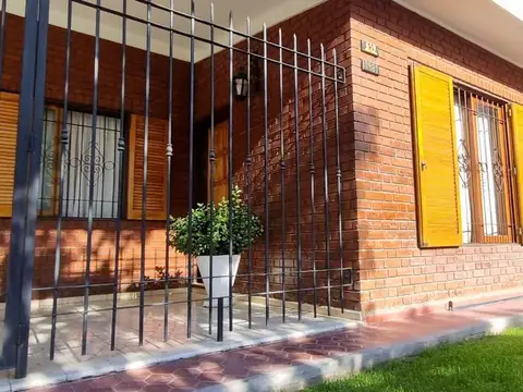 Venta Casa Barrio Santa Ana. Guaymallén.