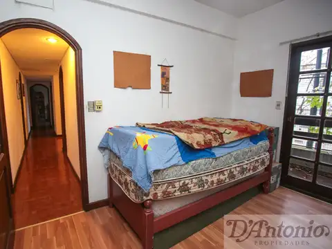 Casa de 10 ambientes en Saavedra