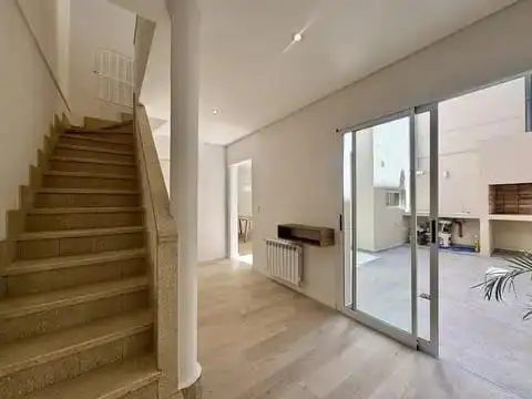 Depto Tipo Casa en Venta en Centro, USD 189.000