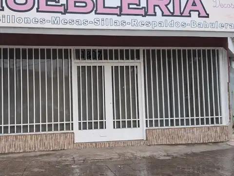 Local En Av pte. Peron y La Paz