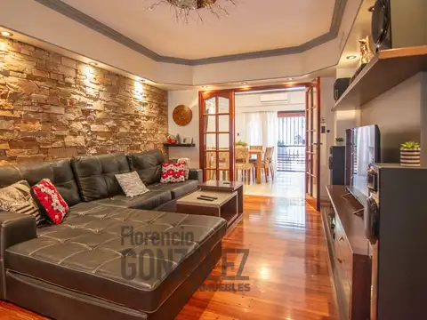 Casa en Venta con 2 cocheras