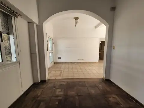 Casa  3 dormitorios 2 plantas y patio