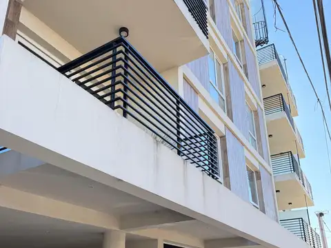 Sarmiento 200, Piso 1
