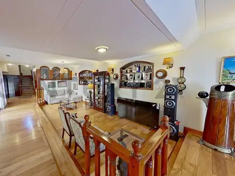 Casa en Venta con 2 cocheras