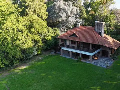 Casa en Venta con 2 cocheras