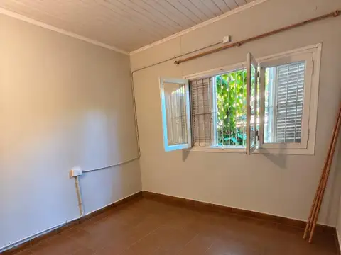 Casa en Alquiler con 2 cocheras