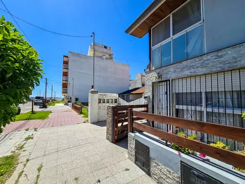 Dúplex 2 amb. con balcón a la calle - A metros del mar - Miramar