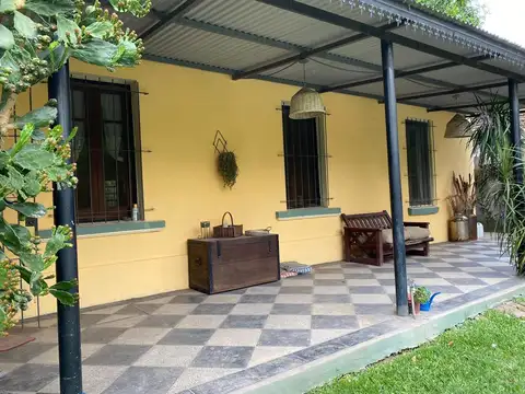 Casa en Venta con 4 cocheras