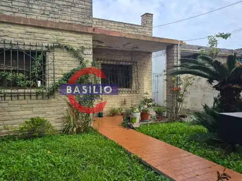 Casa 4 ambientes con 1 baño