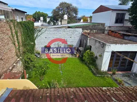 VENTA CASA 4 AMBIENTES EN LOTE PROPIO CON JARDÍN Y GARAGE - VILLA ADELINA