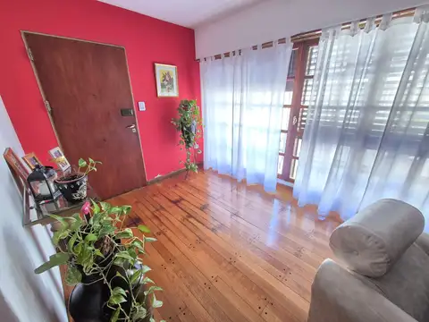CASA LOTE PROPIO VENTA 4 AMBIENTES COCHERA TERRAZA