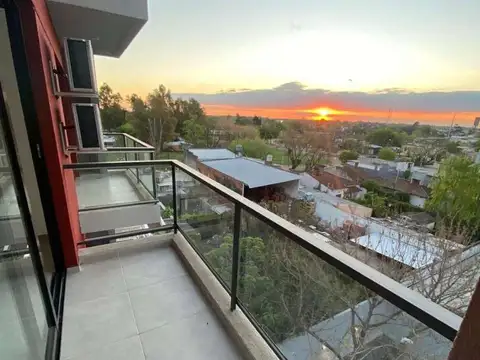 MONOAMBIENTE DE CATEGORIA CON COCHERA - APTO PROFESIONAL