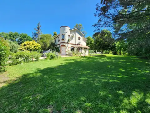 Casa en Alquiler en El Bosque, USD 1.800