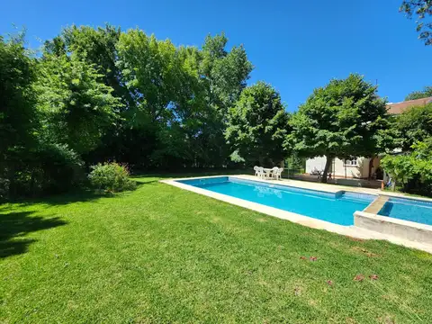 Alquiler Anual  Casa 4 Ambientes con Piscina Amueblada en El bosque CC Campana. EXPENSAS INCLUIDAS!