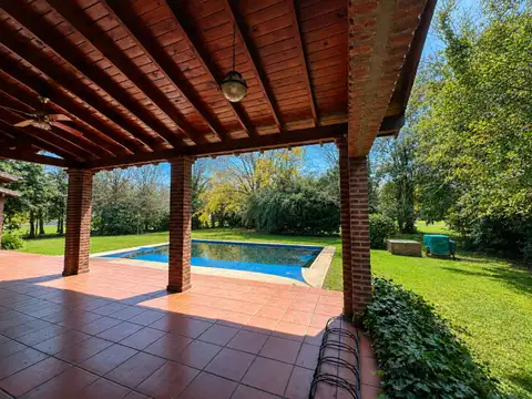 Casa en Venta con 3 cocheras