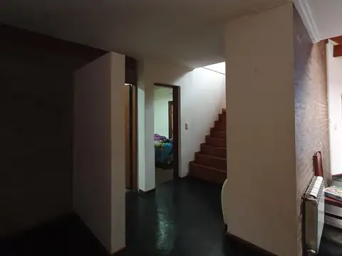 Casa 6 ambientes con 2 baños