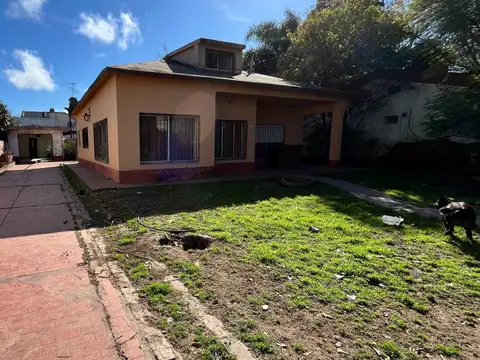 Casa en Venta con 4 cocheras
