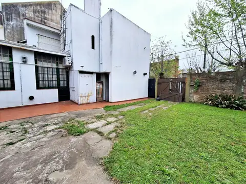 VENTA CASA CON PARQUE, GARAJE, 5 AMBIENTES. TEMPERLEY