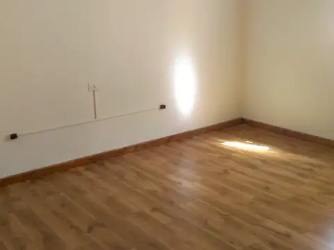 Casa 8 ambientes con 4 baños