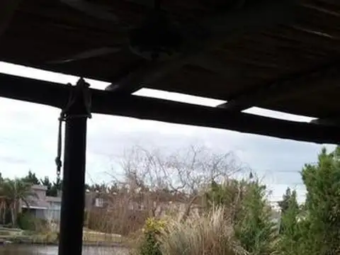 Casa en venta a la laguna con 5 dormitorios en Los Sauces