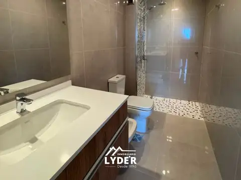 Departamento en Alquiler con 1 cocheras