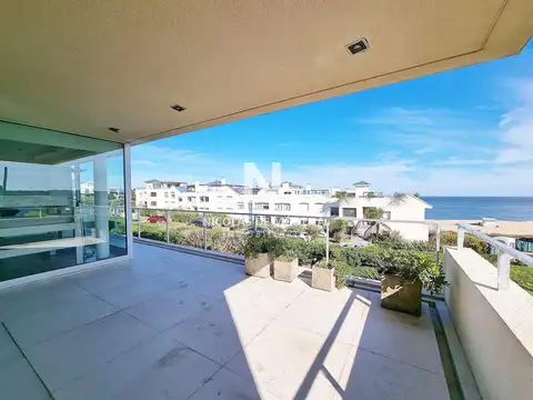 Alquila casa en Manantiales de 3 dormitorios en suite, con hermosa vista al mar