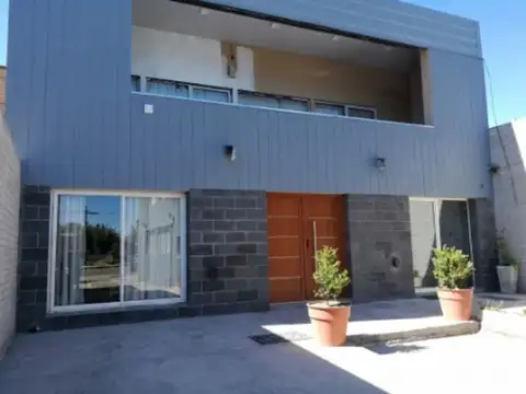 Casa en Esquel + 2 Departamentos - Apto Crédito