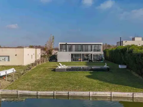 Casa 5 ambientes con 2 baños