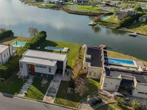 CASA 5 AMBIENTES VENTA SAN SEBASTIAN A LA LAGUNA  CON PISCINA